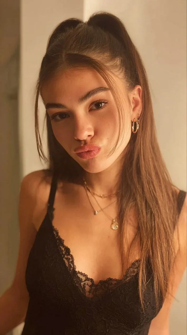 Gallery of 50 best medium hairstyles for women with videos included