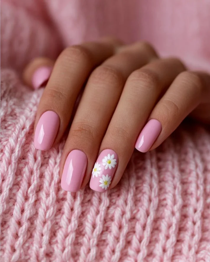 Trendy vacation nails showcasing stylish designs that look luxurious